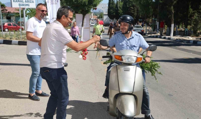 Şehzedeler Belediyesi kabristanda yüreklere dokundu