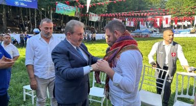 Selman Dede Güreşleri'nde, iş insanı 'ağalık unvanı'nı BBP Genel Başkanı Destici'den devraldı
