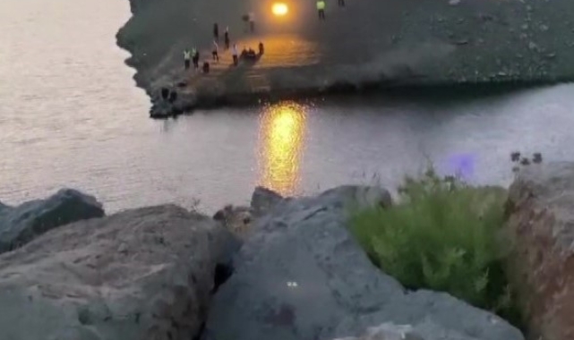 Serinlemek için girdiği gölette boğuldu