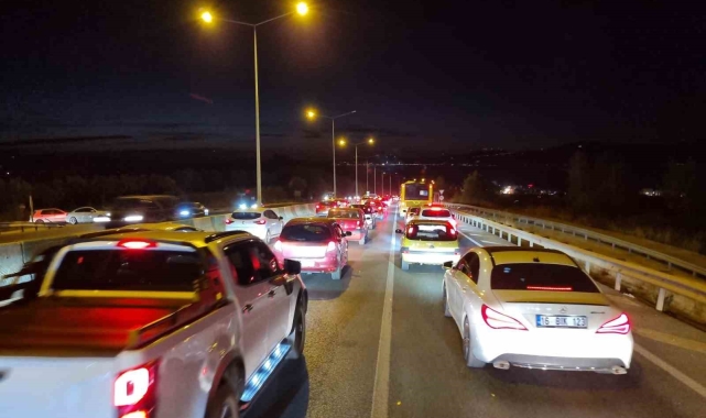 Seyir halindeki otomobil alevlere teslim oldu