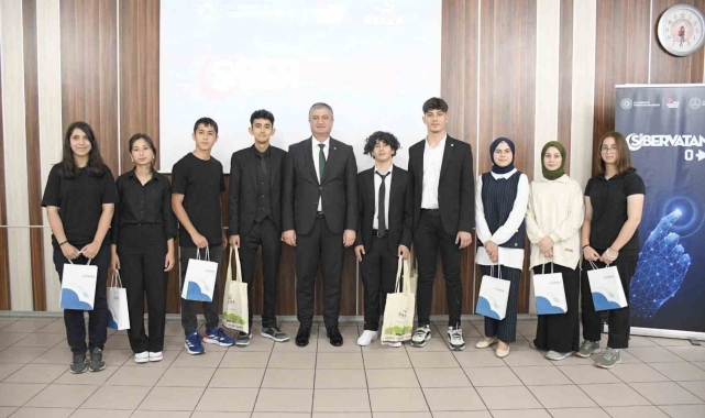 'Siber Vatan' yarışmasında öğrencilere ödülleri verildi