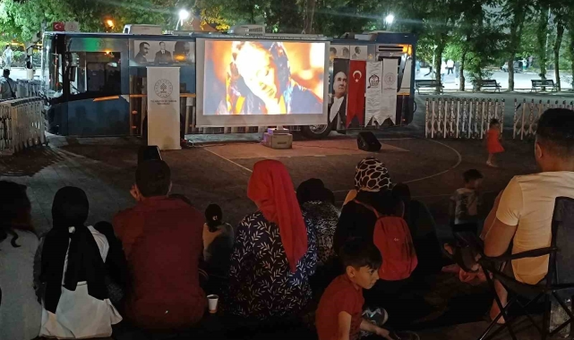 Siirt'te açık hava sinema günleri başladı