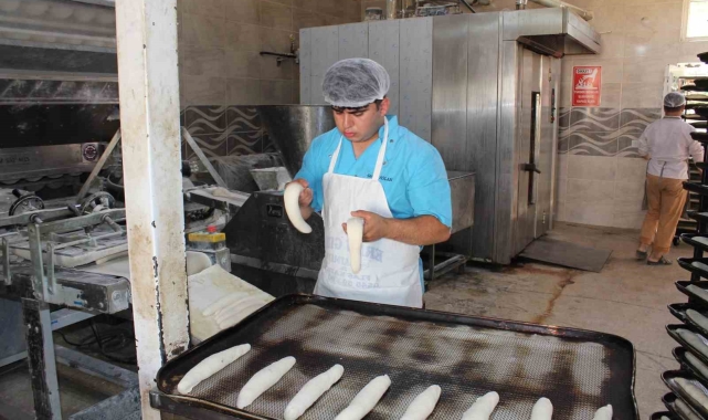 Siirt'te öğrenciler günde 6 bin ekmek üretiyor