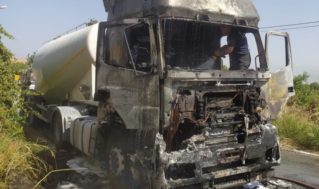 Silo tankerindeki yangın, aracı demir yığınına çevirdi