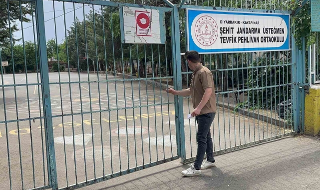 Sınava 10 dakika geç kaldı, "ÖSYM'nin sisteminde başka okul yazıyordu" dedi