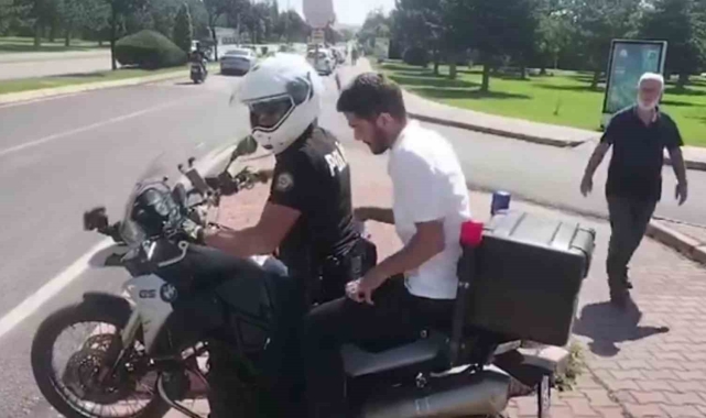 Sınava yetişemeyen öğrencilerin imdadına polis ekipleri yetişti
