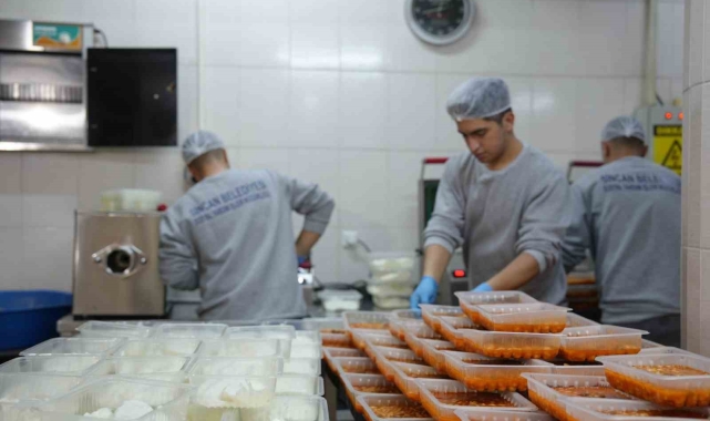Sincan Belediyesi'nden bin 150 kişiye yemek yardımı