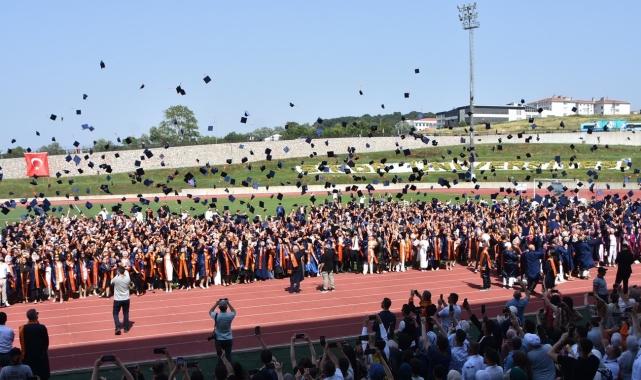 Sinop'ta binlerce öğrencinin mezuniyet sevinci