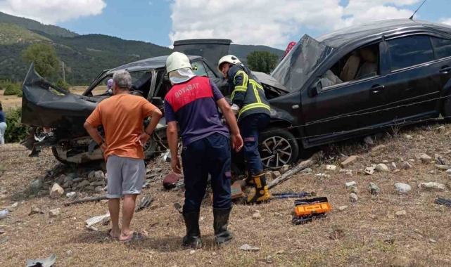 Sinop'ta iki otomobil çarpıştı: 5 yaralı