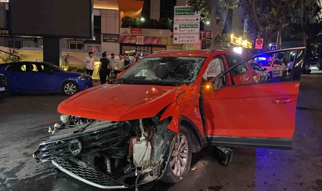 Şişli'de ters yöne giren alkollü sürücünün sokağı birbirine kattığı anlar kamerada: 2 yaralı