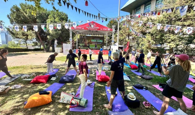 Şişli'de Uluslararası Yoga Günü düzenlenen etkinlikle kutlandı