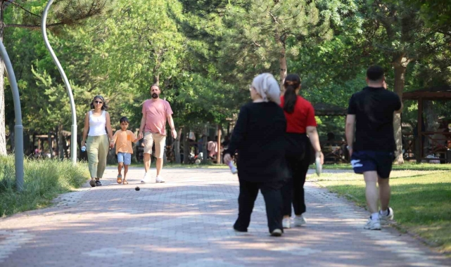 Sivaslıların uğrak mekânı bayramda da doldu taştı