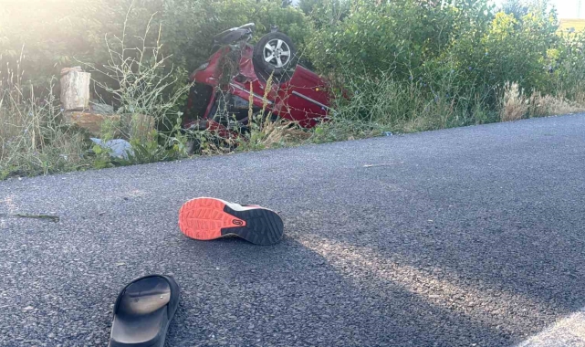 Sivas'ta kontrolden çıkan araç şarampole devrildi: 1'i ağır 6 yaralı