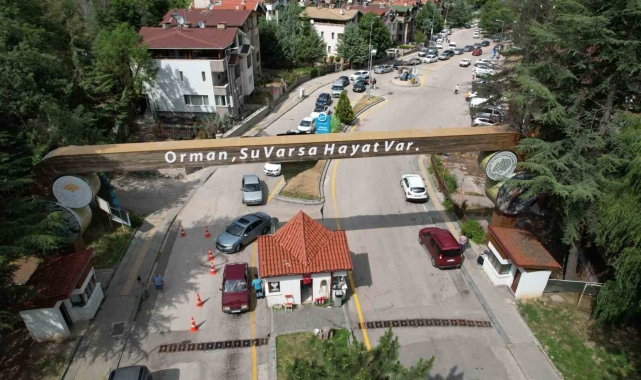 Soğuksu Milli Parkı'nda uzun araç kuyrukları oluştu