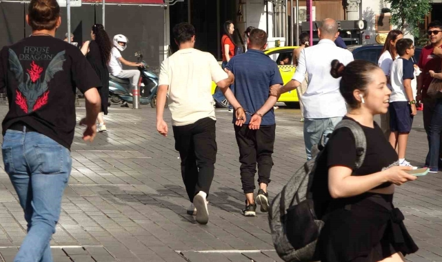 Taksim'de taşkınlık çıkartan şüpheli güven timleri tarafından gözaltına alındı