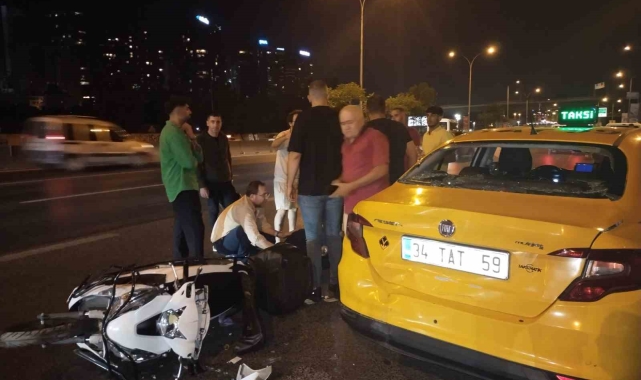 Taksiye arkadan çarpan motosiklet sürücüsü yaralandı