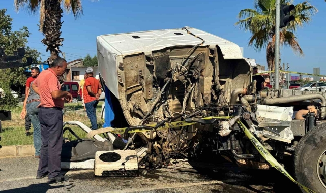 Tarın çarptığı kamyonun şoför mahalli koptu:1 ölü