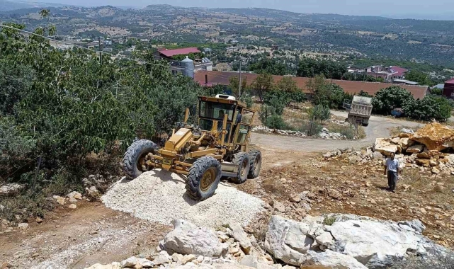 Tarsus'ta köy yolları yenileniyor