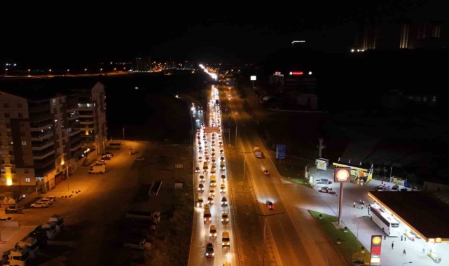 Tatilciler erken dönüşe geçti: 43 ilin geçiş güzergahında trafik yoğunluğu