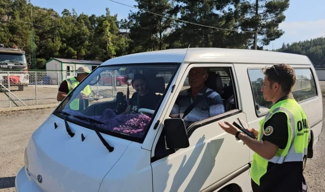 Tatilcilere orman yangınlarıyla ilgili bilgilendirici broşür dağıtıldı