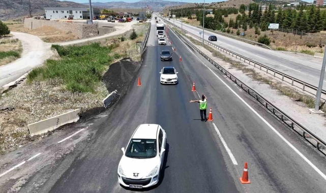 Tatilcilerin dönüş yolcuğu devam ediyor, 43 ilin geçiş güzergahında sıkı denetim