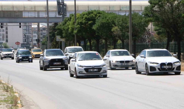 Tatilcilerin dönüş yolunda trafik yoğunluğu başladı