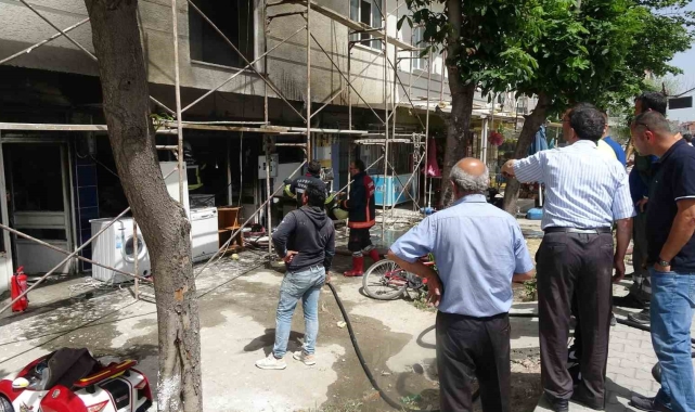 Tavşanlı'da çıkan yangında bir iş yerinde hasar oluştu
