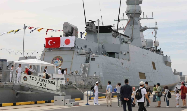 TCG Kınalıada Korveti Japonya'da halkın ziyaretine açıldı