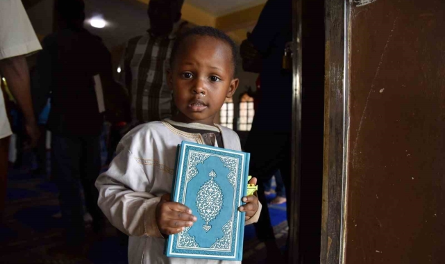 TDV, kurban yardımlarıyla birlikte ihtiyaç sahiplerine Kur'an-ı Kerim de ulaştıracak