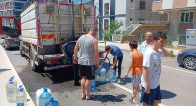 Tekirdağ'da 90'ları aratmayan görüntü: Bayram günü tankerlerle su taşıdılar