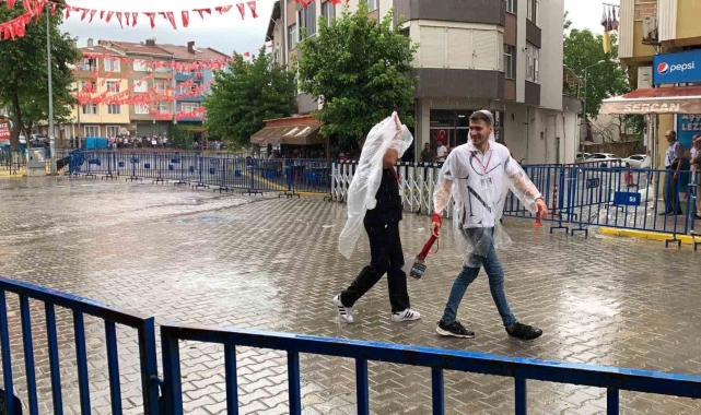 Tekirdağ'da sağanak yağış etkili oldu