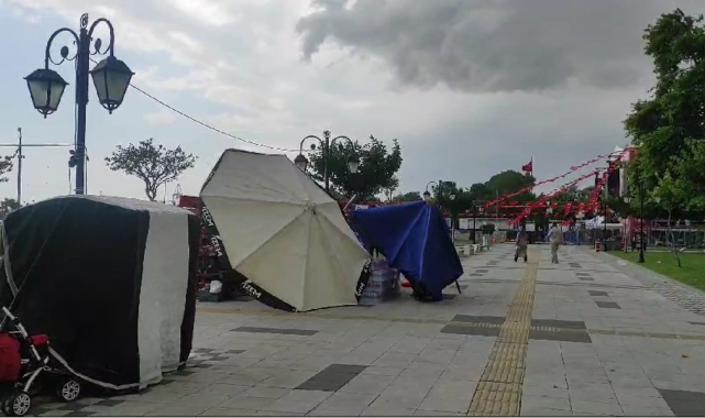 Tekirdağ'da yağış ve fırtına hayatı olumsuz etkiledi