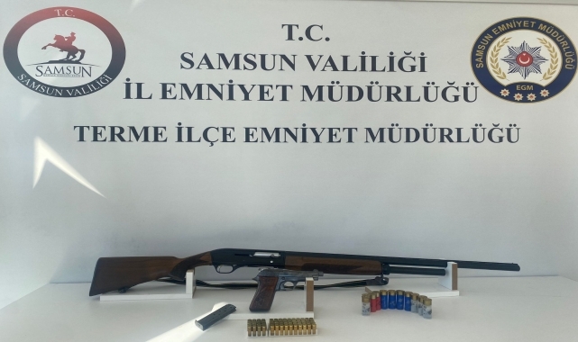 Terme'de şok uygulamada 2 ruhsatsız silah ele geçirildi