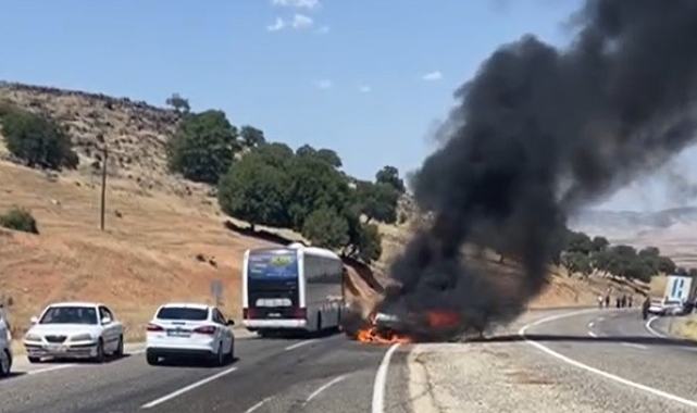 Tıra çarpan otomobil alev aldı: 1 yaralı