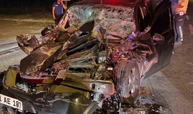Tıra çarpan otomobil hurdaya döndü: 1 yaralı