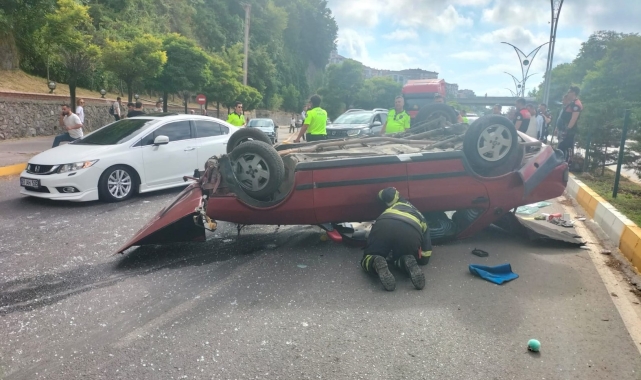 Tofaş taklalar atarak durabildi: 2 yaralı