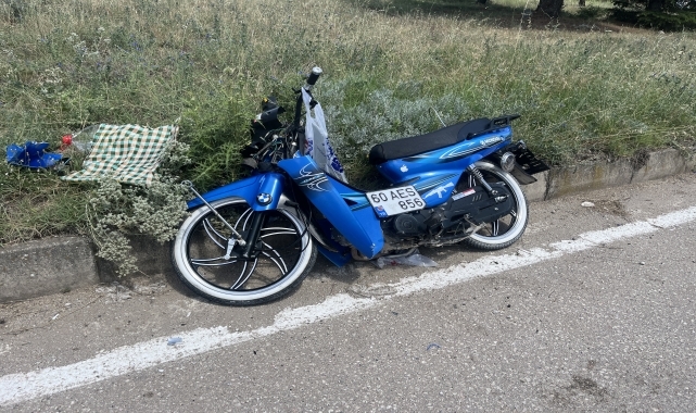 Tokat'ta hafif ticari araç ile motosikletin çarpıştığı kazada 2 kişi yaralandı