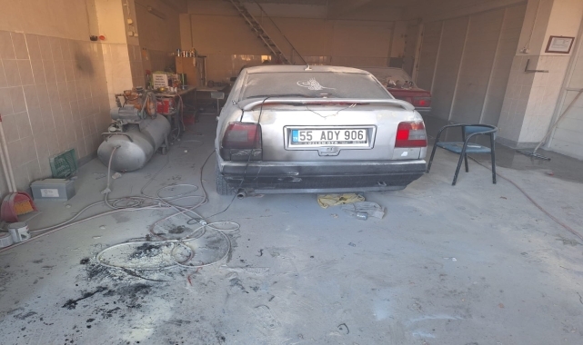 Tokat'ta iki otomobilde çıkan yangında hasar oluştu