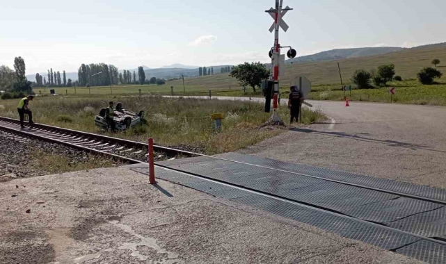 Tokat&#039;ta ters dönen araçtan sağ kurtuldular