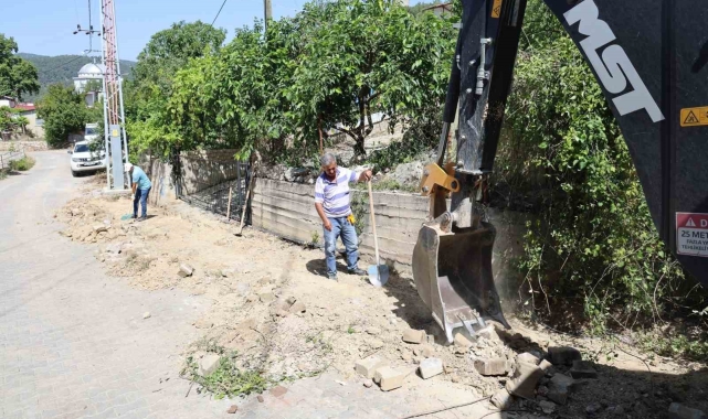 Toroslar'da yayla yolları bakımdan geçiyor