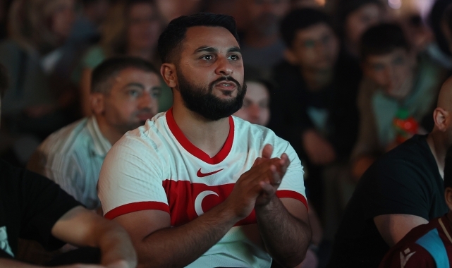 Trabzon'da milli maç heyecanı dev ekrandan takip edildi