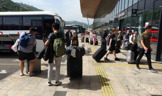 Trabzon Şehirlerarası Otobüs Terminali'nde Kurban Bayramı yoğunluğu