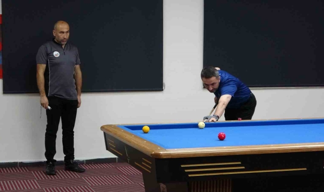 Trabzon'da 3 bant bilardo bölge müsabakaları sürüyor