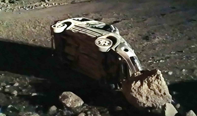 Tunceli'de araç şarampole yuvarlandı: 2 yaralı