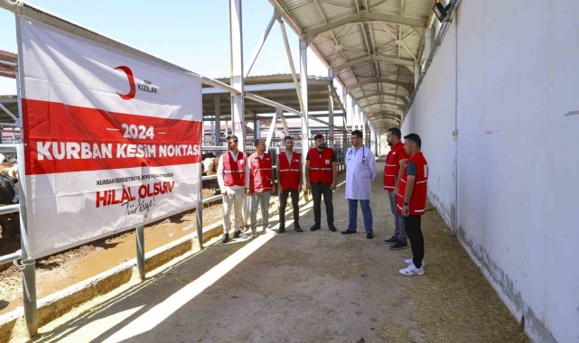 Türk Kızılay'ı yurtta ve 19 ülkede kurban kesimlerine başladı