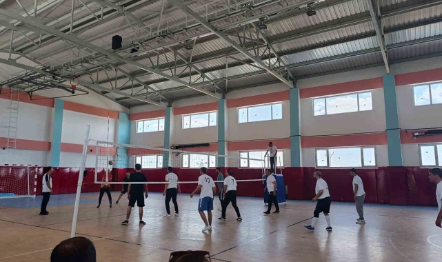 Tut ilçesinde voleybol turnuvası düzenlendi