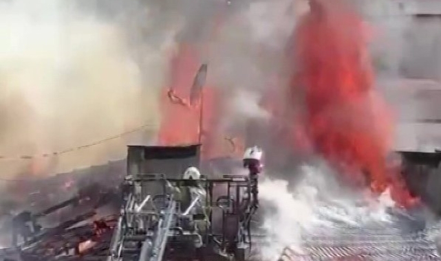 Tuzla'da çatıların alev alev yandığı anlar kamerada