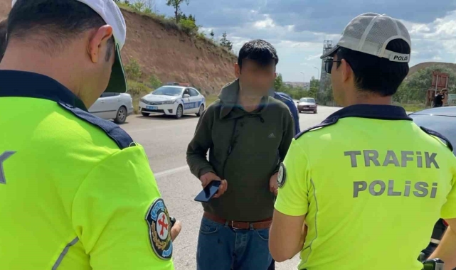 Üçüncü kez alkollü, ikinci kez ehliyetsiz yakalandı, "Başka bir ceza yazın" dedi
