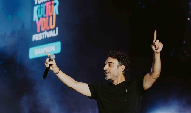 Uğur Aslan, Samsun'da şarkıcılığını konuşturdu