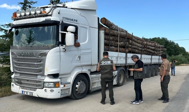 Ulus'ta orman ürünleri taşıyan araçlara yönelik denetim düzenlendi